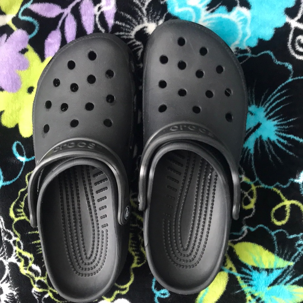 black crocs: size 11 women 9 men